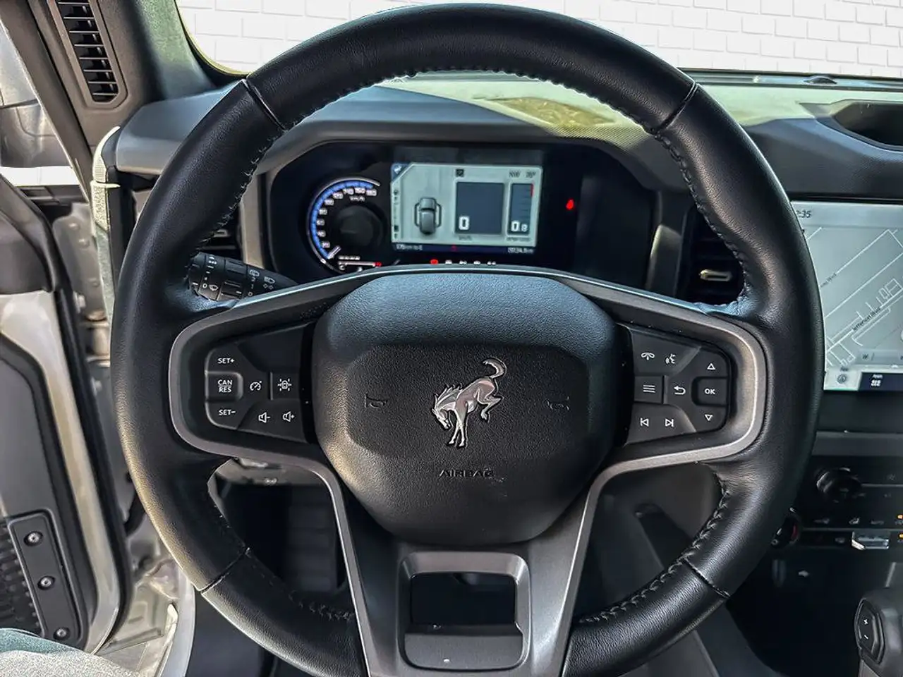 Ford Bronco - Image 18