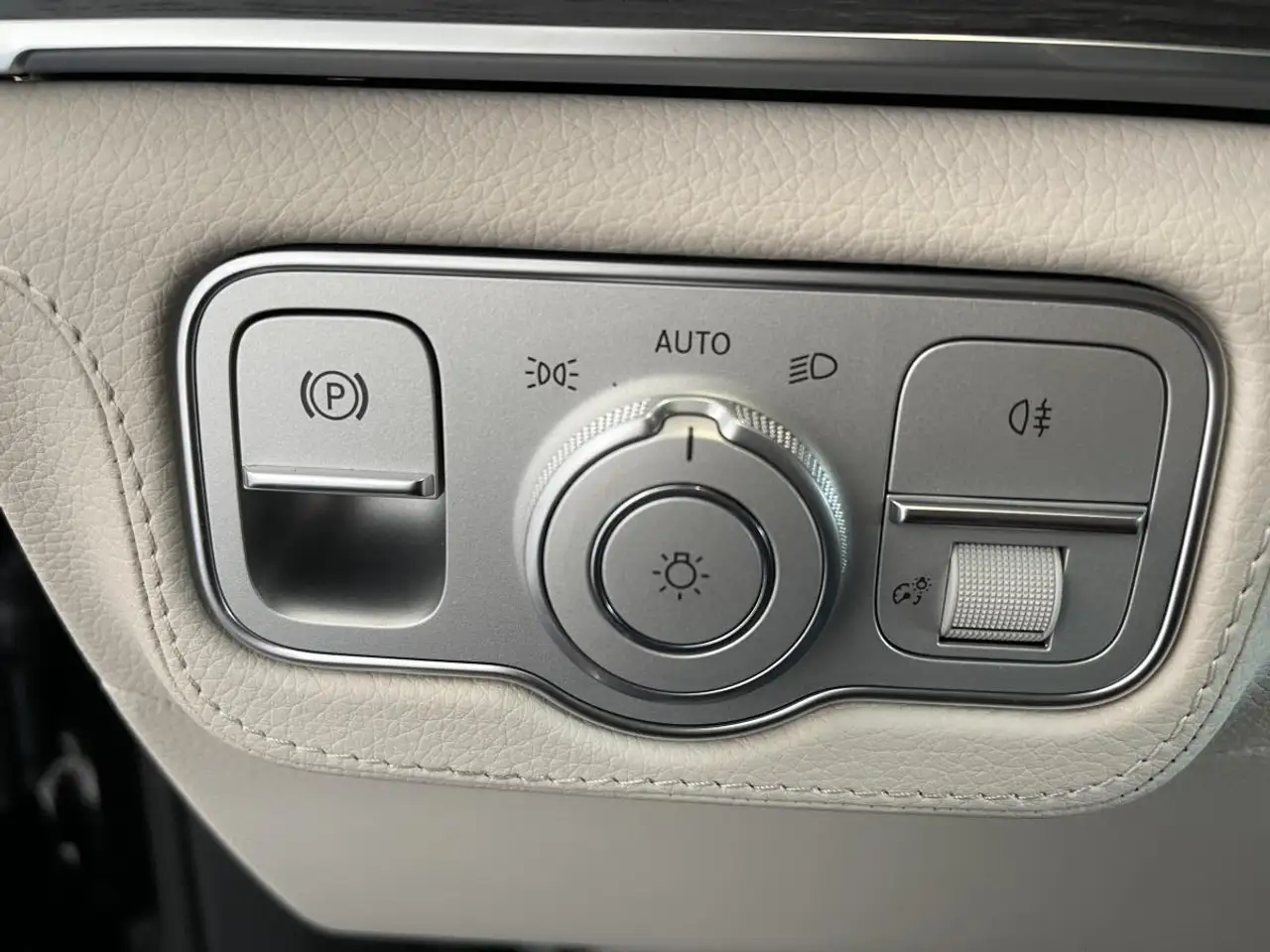 Mercedes-Benz GLE - Image 12