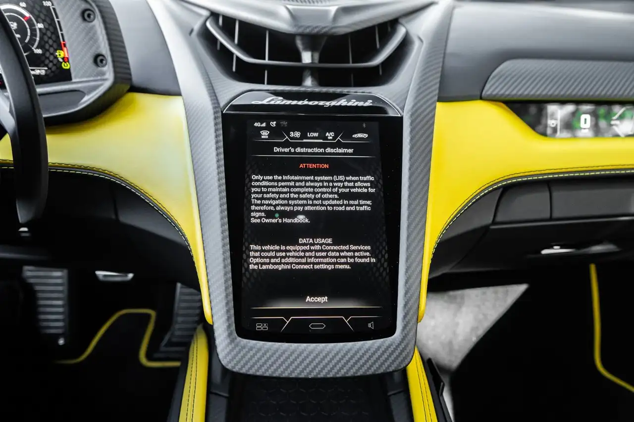 Lamborghini Revuelto - Image 21