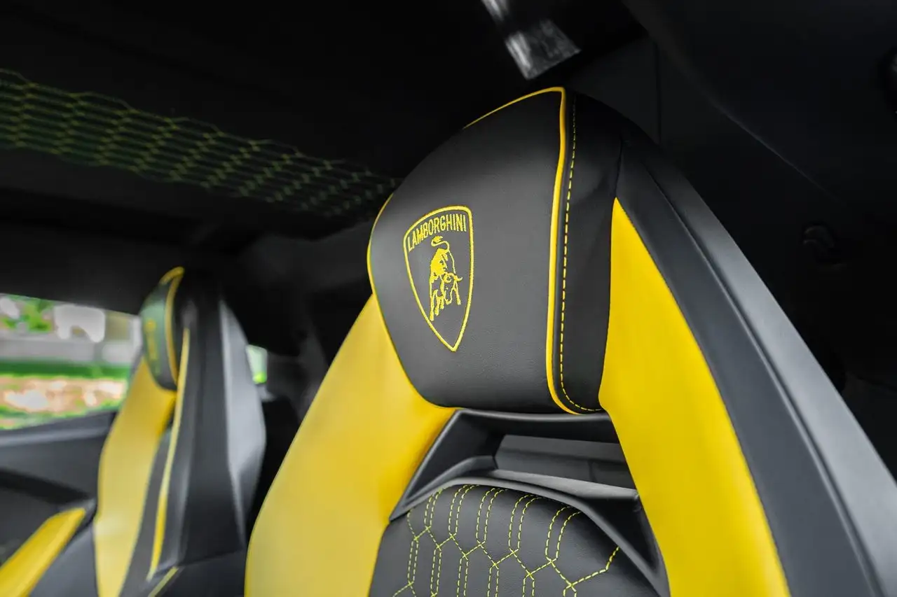 Lamborghini Revuelto - Image 38