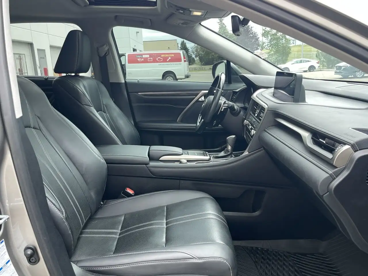 Lexus RX - Image 33