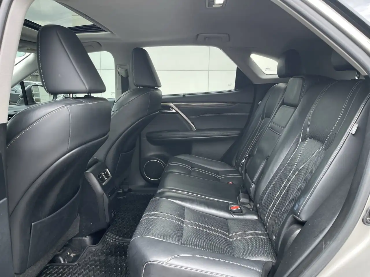 Lexus RX - Image 32
