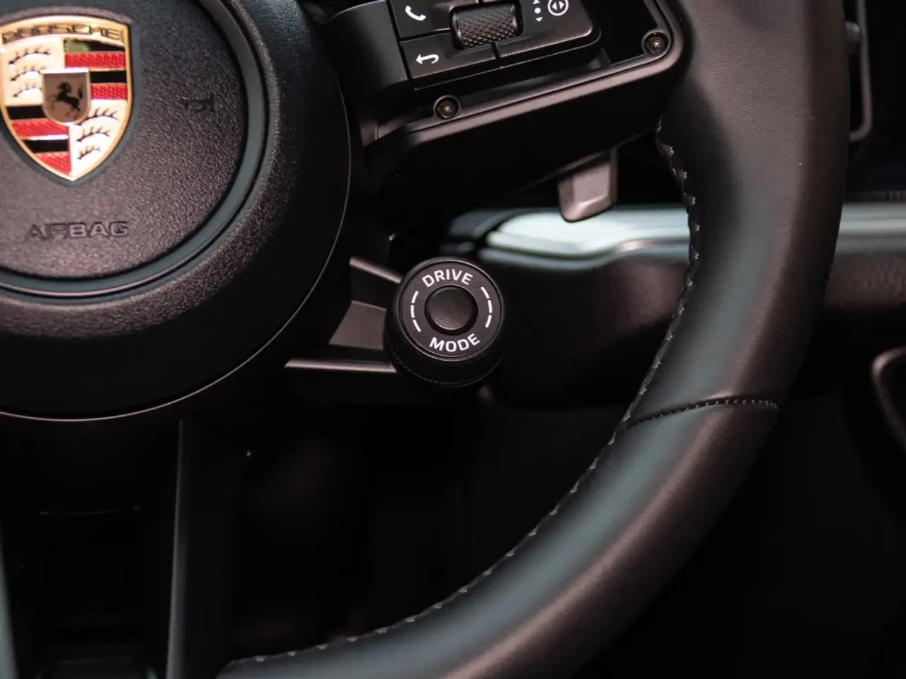 Porsche Cayenne - Image 24