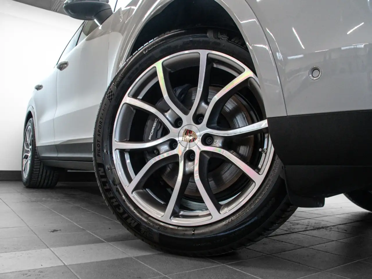 Porsche Cayenne - Image 10