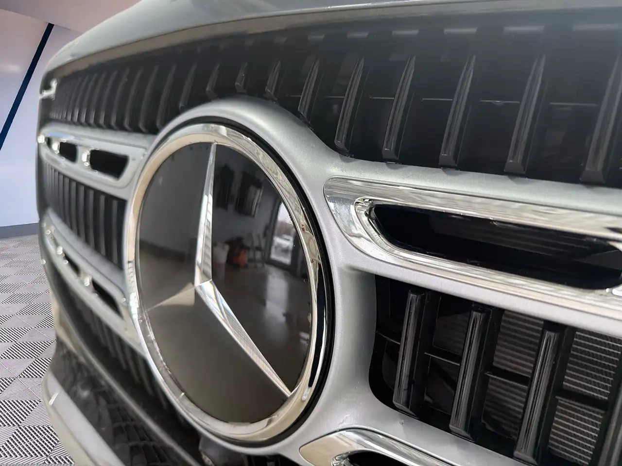 Mercedes-Benz GLE - Image 25