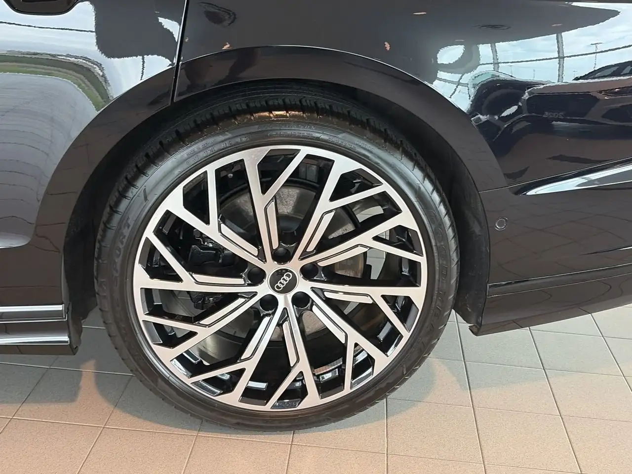 Audi A8 - Image 18