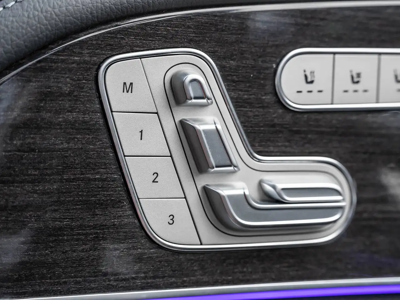 Mercedes-Benz GLS - Image 20