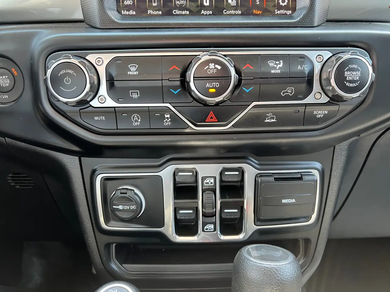 Jeep Wrangler - Image 25
