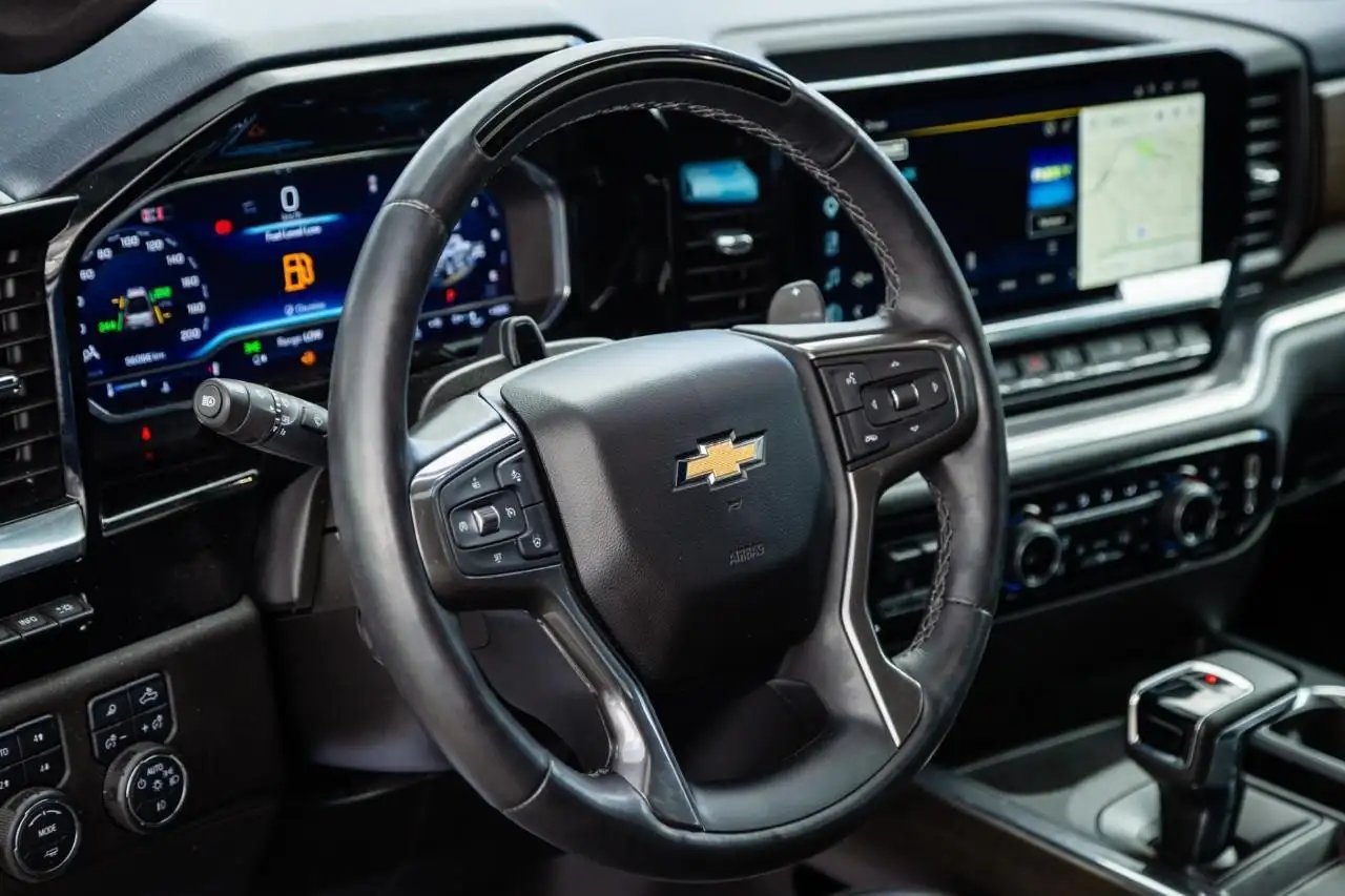 Chevrolet Silverado 1500 - Image 18