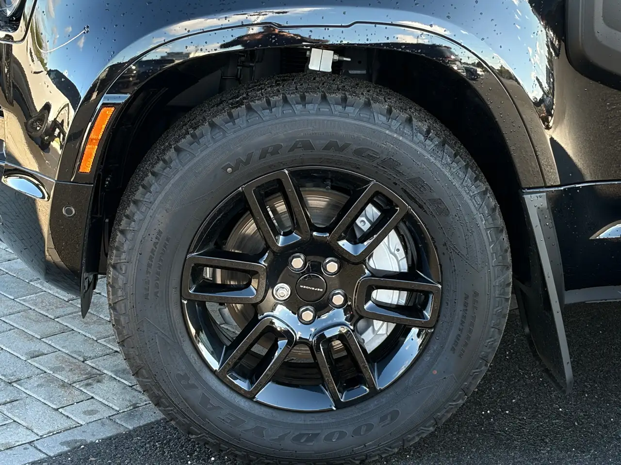 Land Rover Defender - Image 10