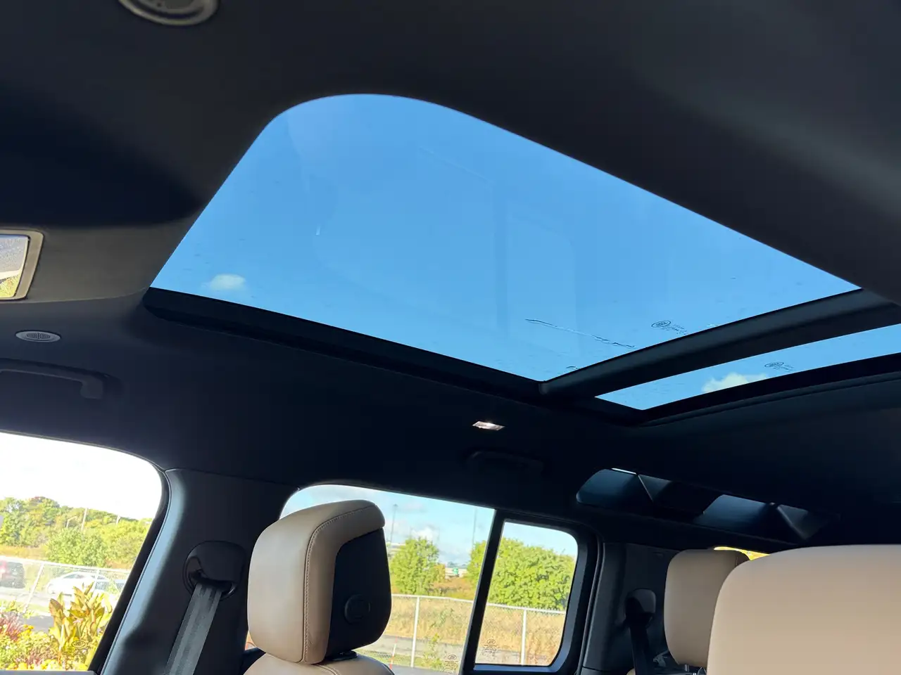 Land Rover Defender - Image 18