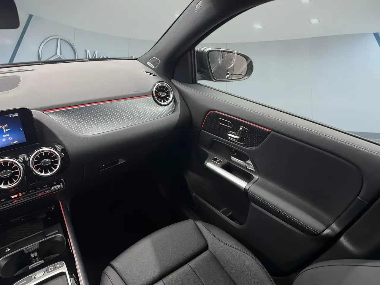 Mercedes-Benz GLA - Image 23