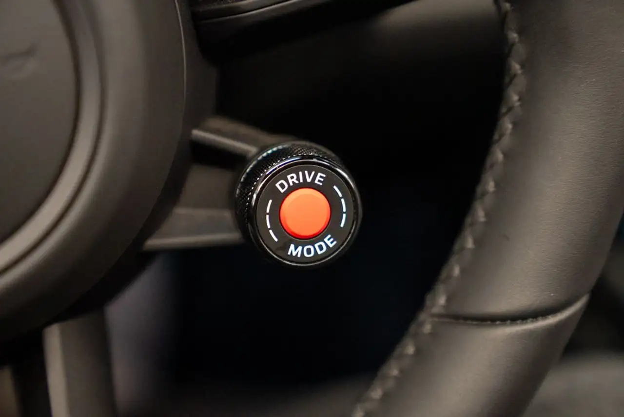 Porsche 911 - Image 31