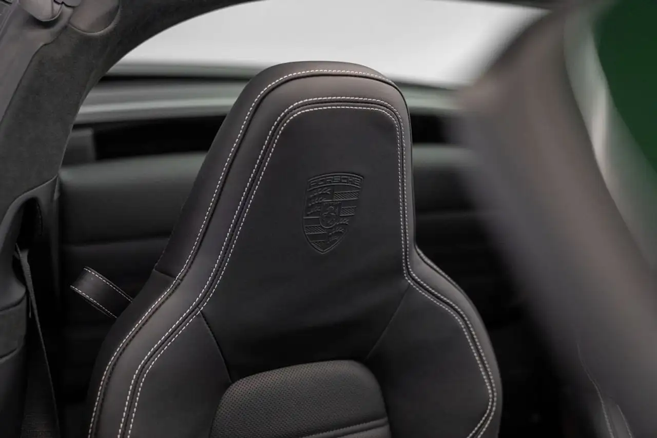 Porsche 911 - Image 35