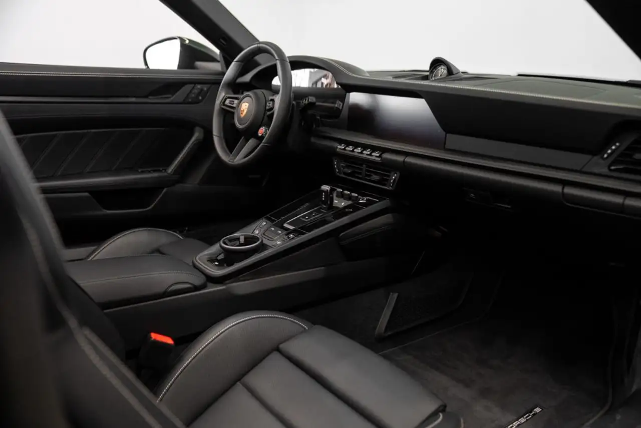 Porsche 911 - Image 13