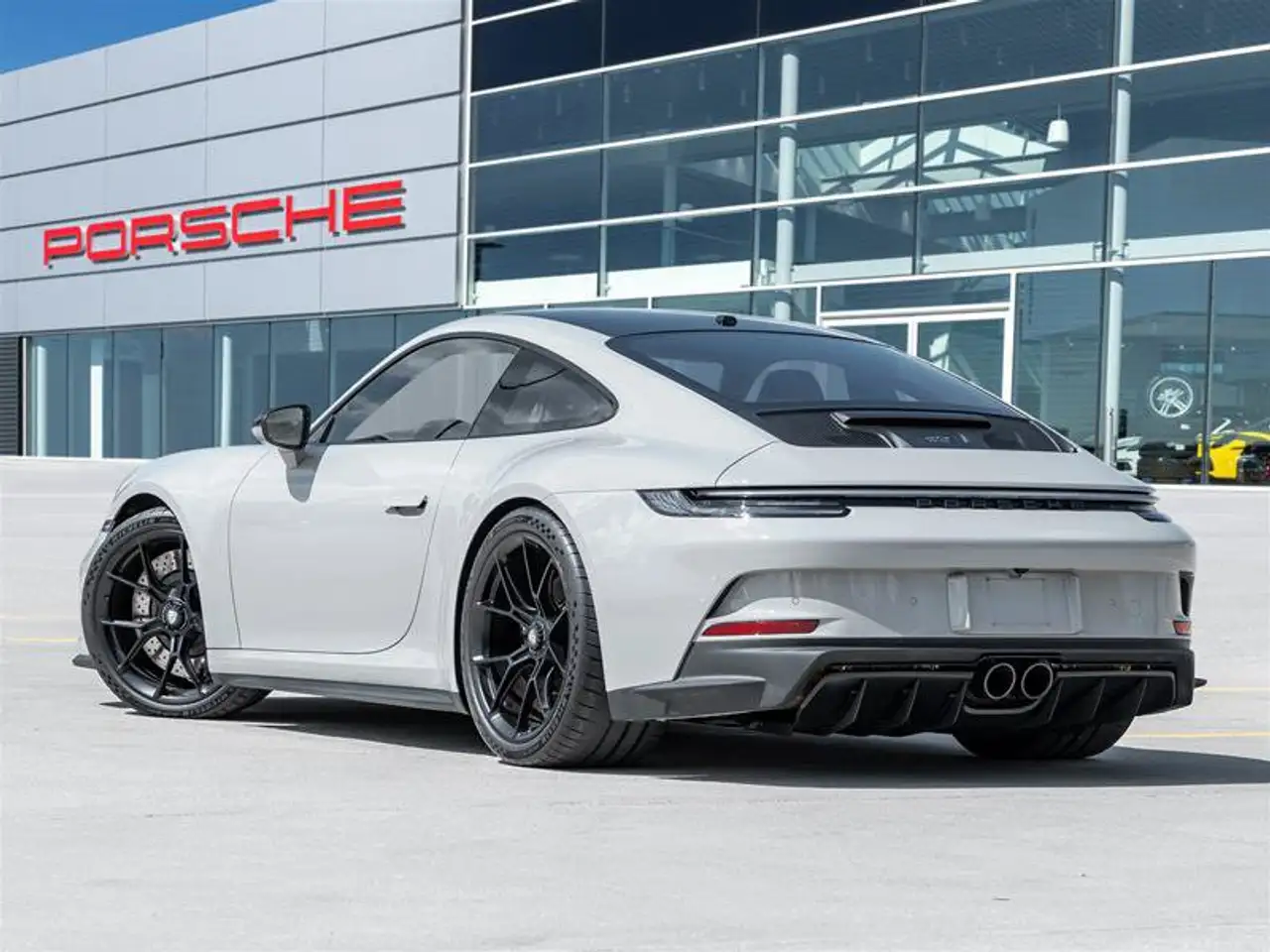 Porsche 911 - Image 4