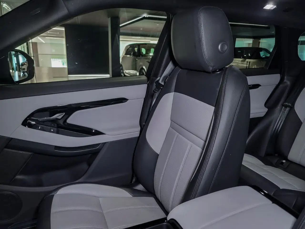 Land Rover Range Rover Evoque - Image 20