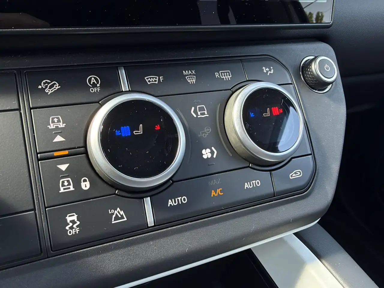 Land Rover Defender - Image 12