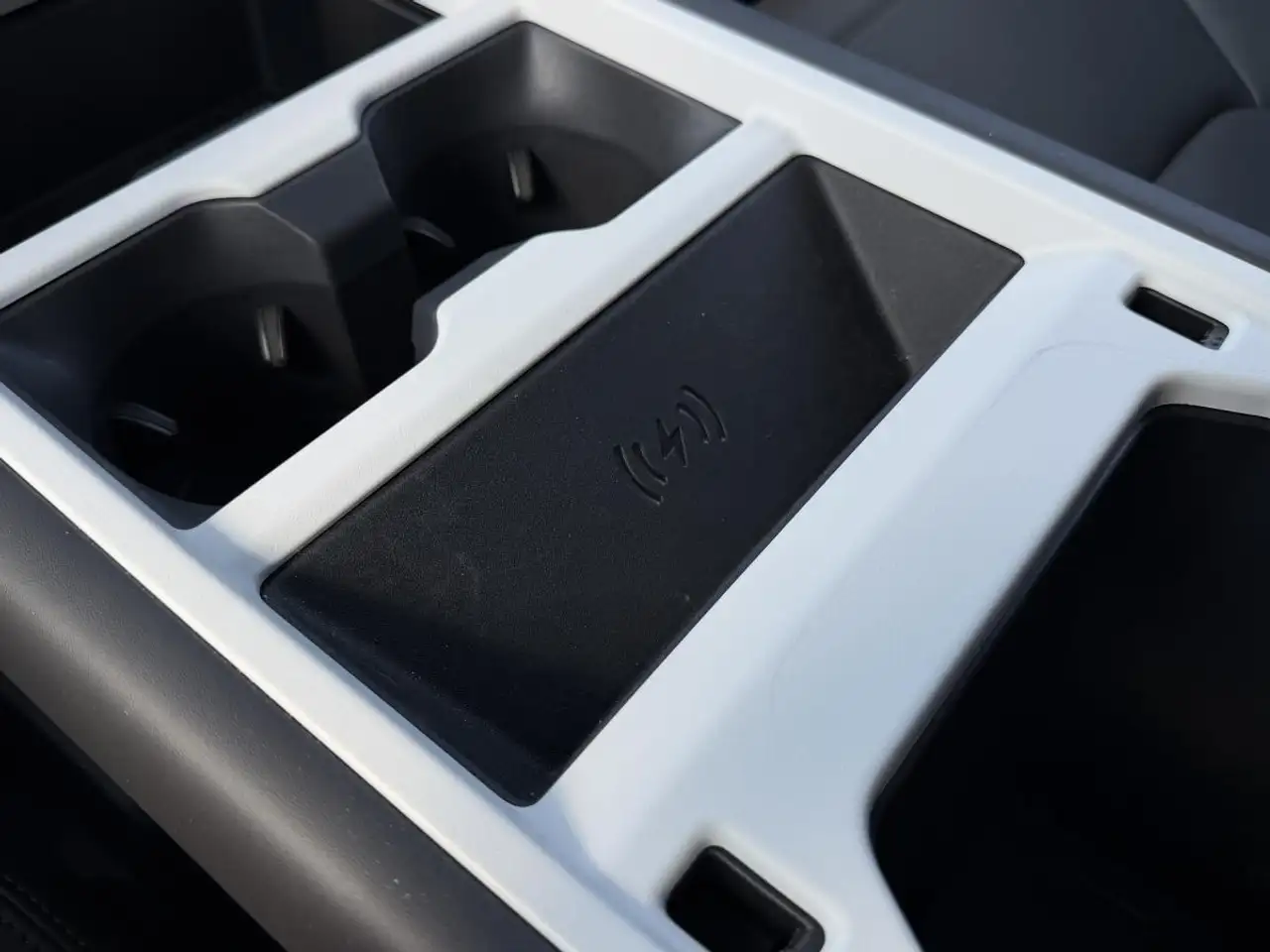 Land Rover Defender - Image 14