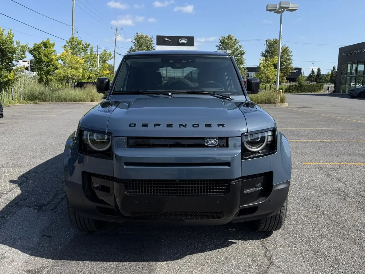 Land Rover Defender - Image 2