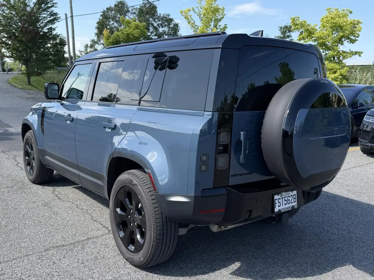 Land Rover Defender - Image 6