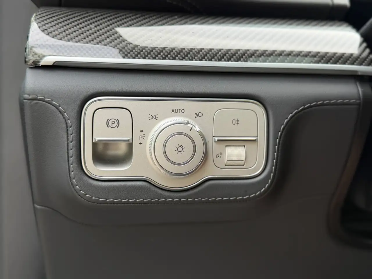 Mercedes-Benz GLE - Image 30