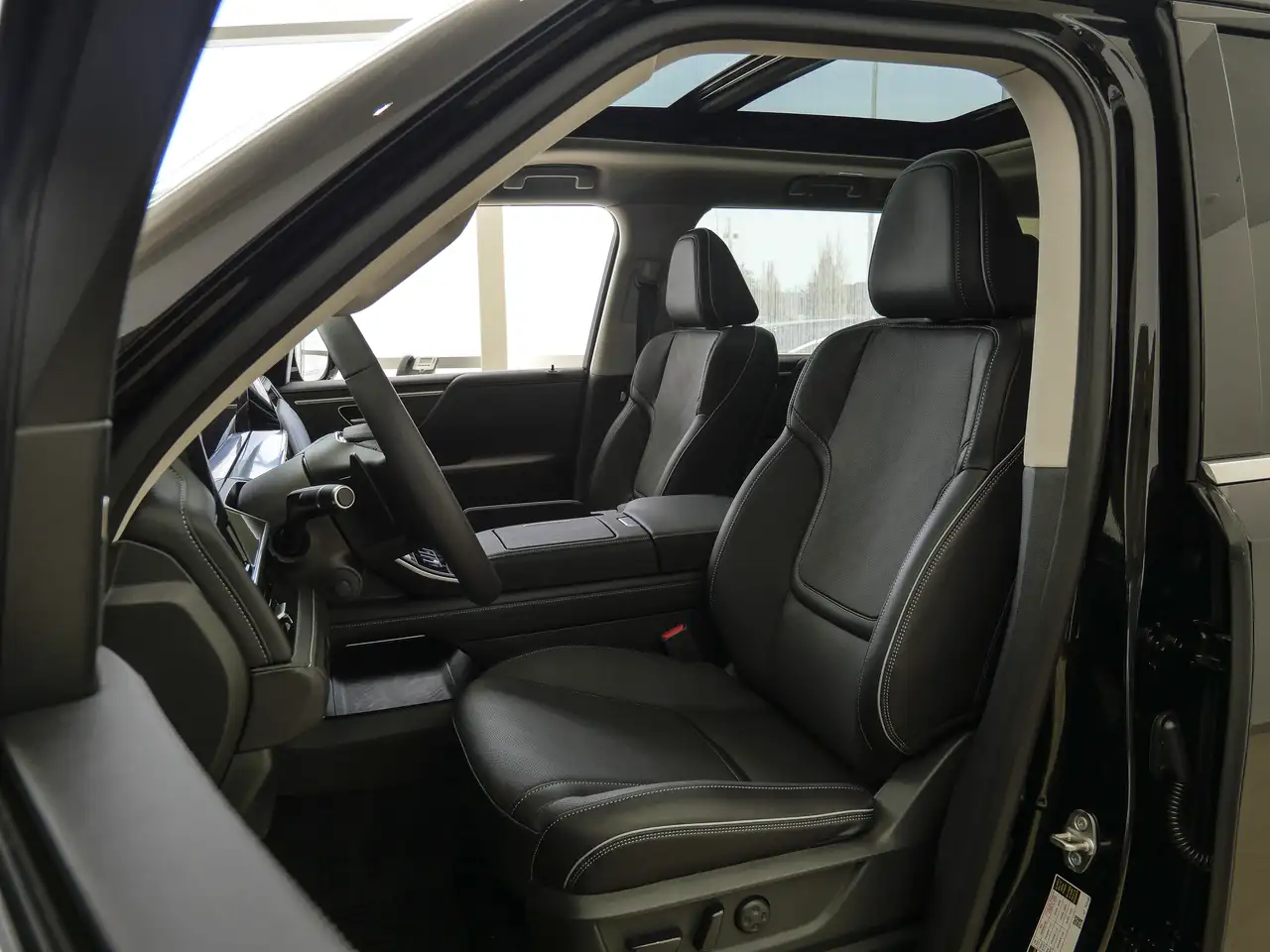 Infiniti QX80 - Image 14