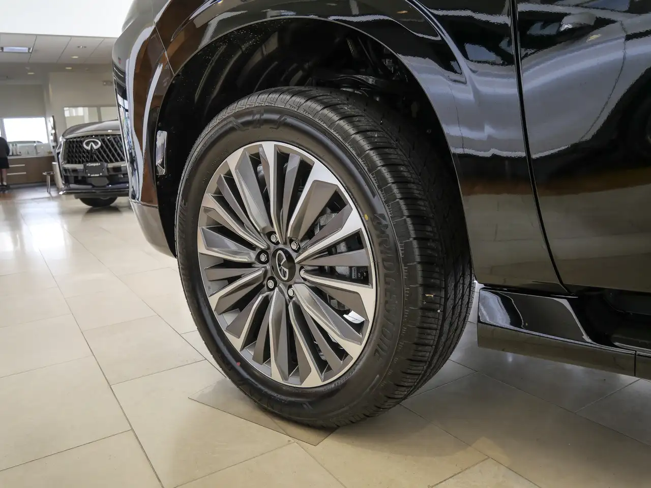 Infiniti QX80 - Image 10