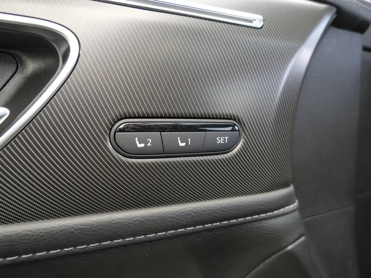 Infiniti QX80 - Image 12