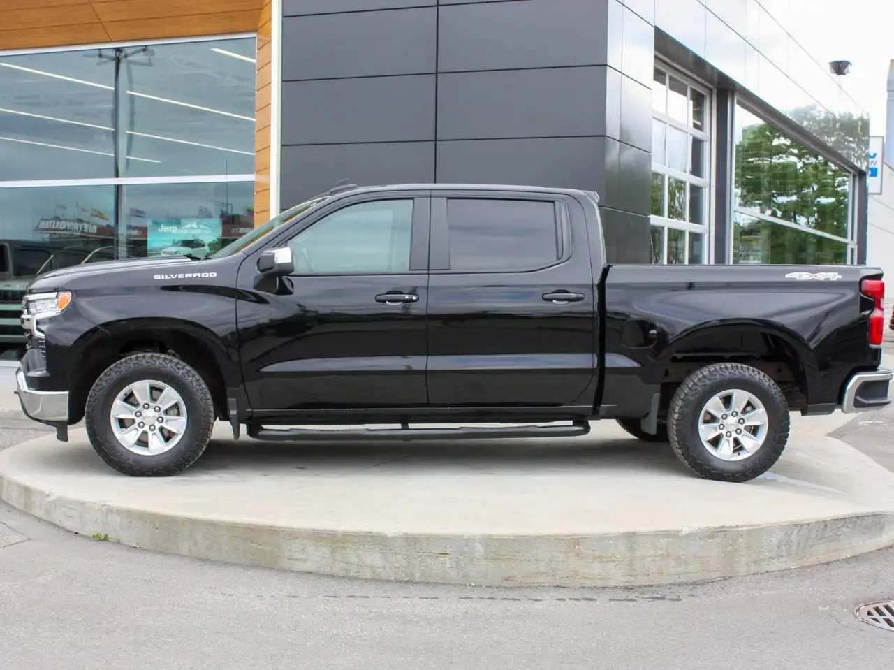 Chevrolet Silverado 1500 - Image 2