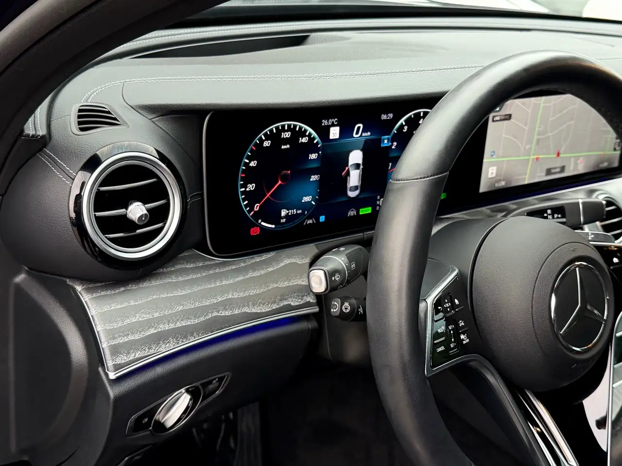 Mercedes-Benz E-Class - Image 11
