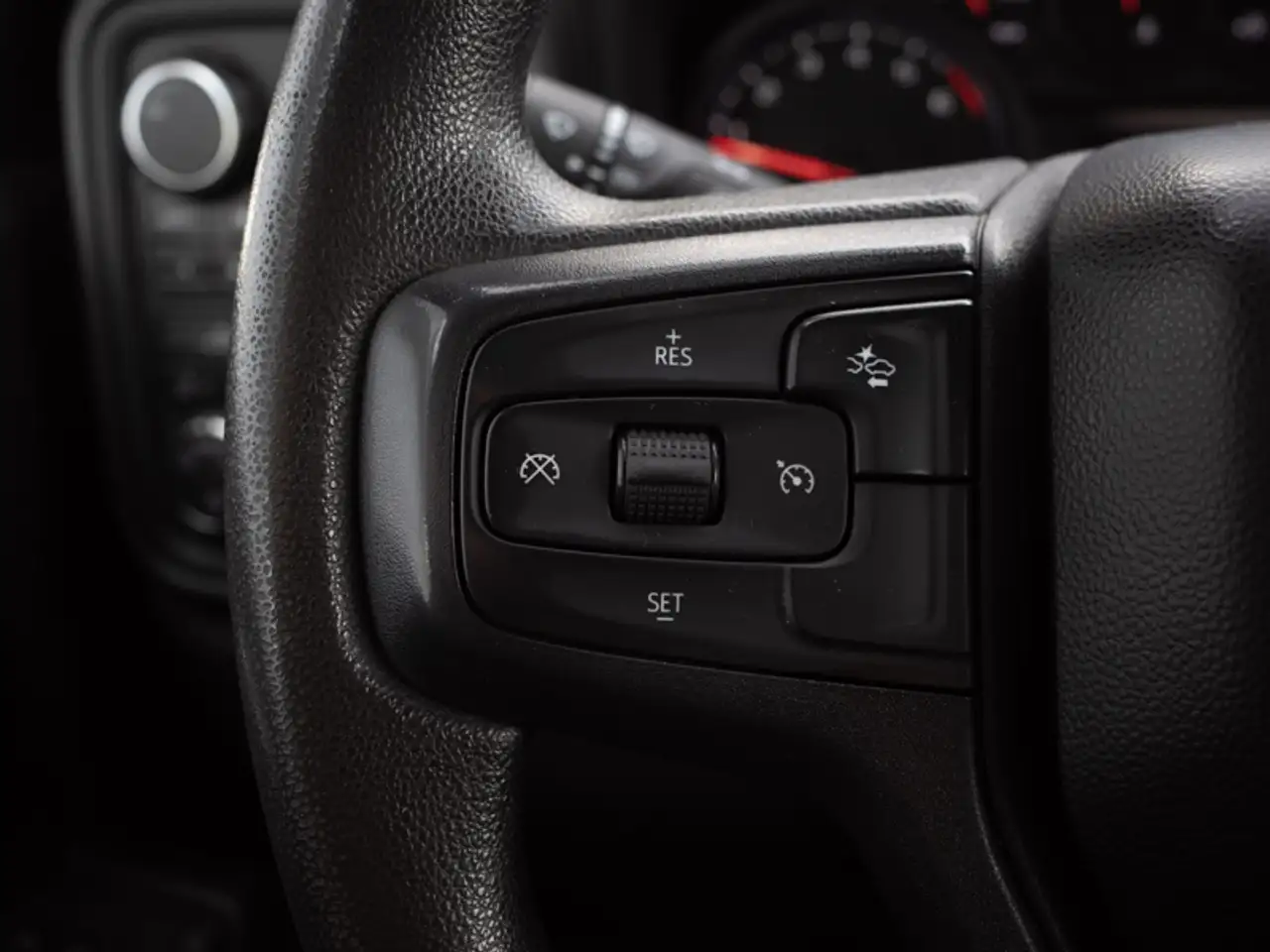 Chevrolet Silverado 1500 - Image 14
