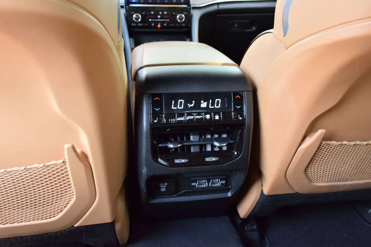 Jeep Grand Cherokee - Image 17