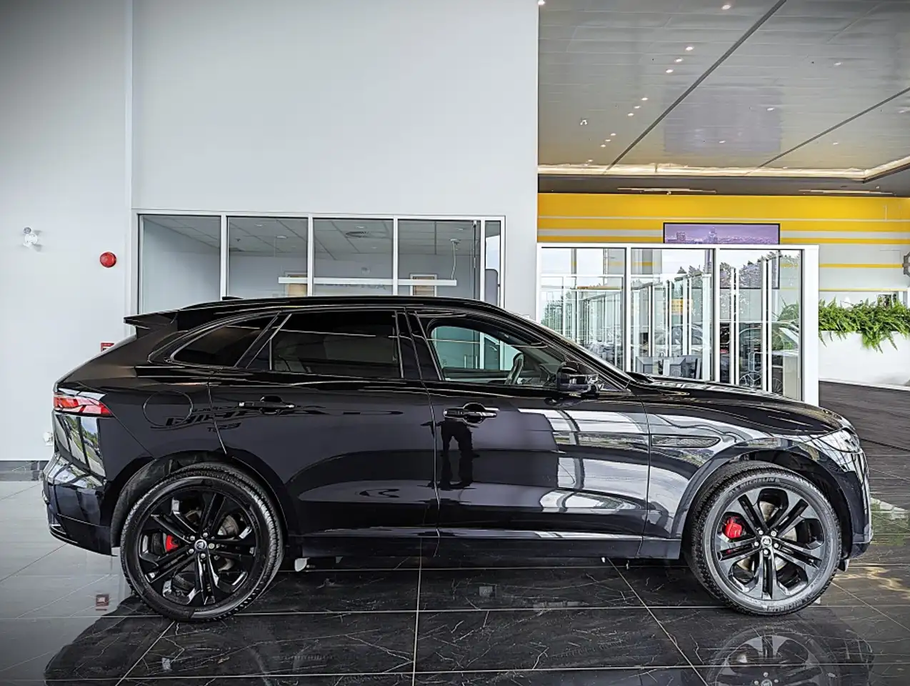 Jaguar F-Pace - Image 4
