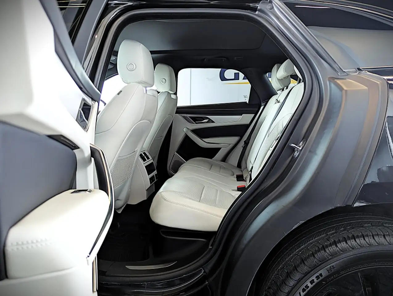 Jaguar F-Pace - Image 29