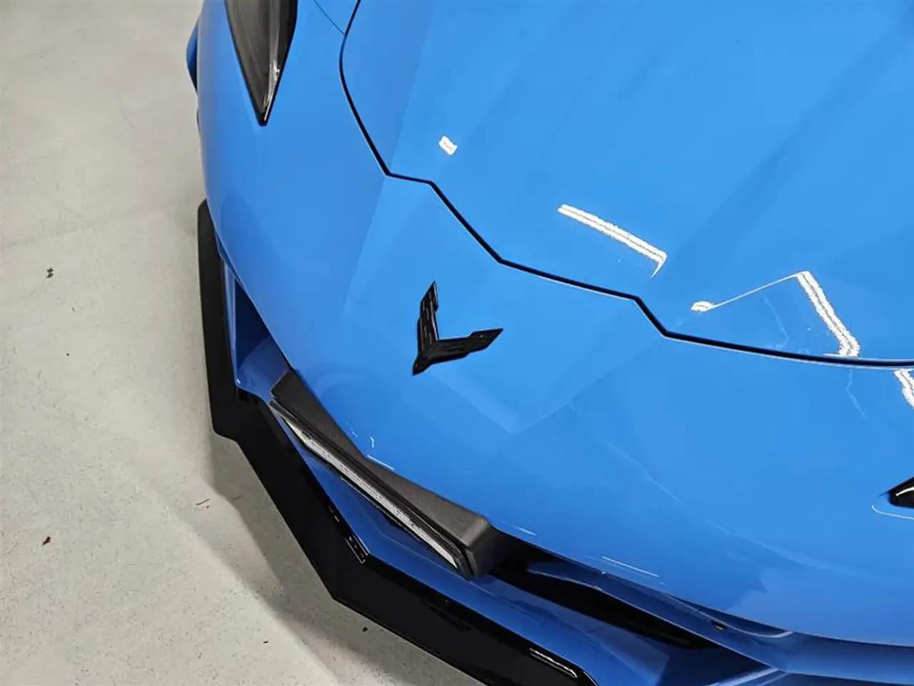 Chevrolet Corvette - Image 12