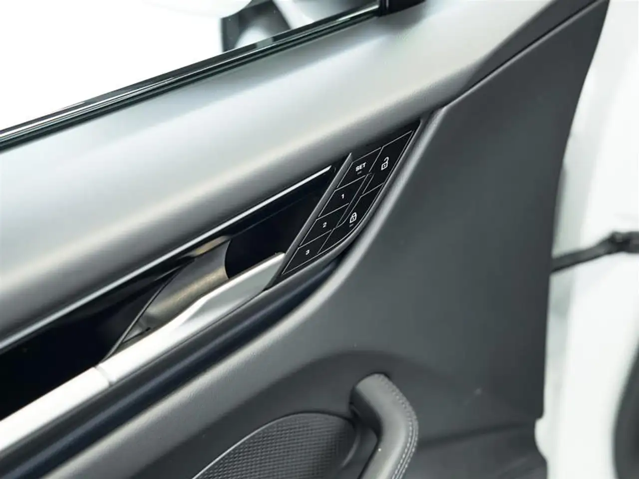 Porsche Macan - Image 31