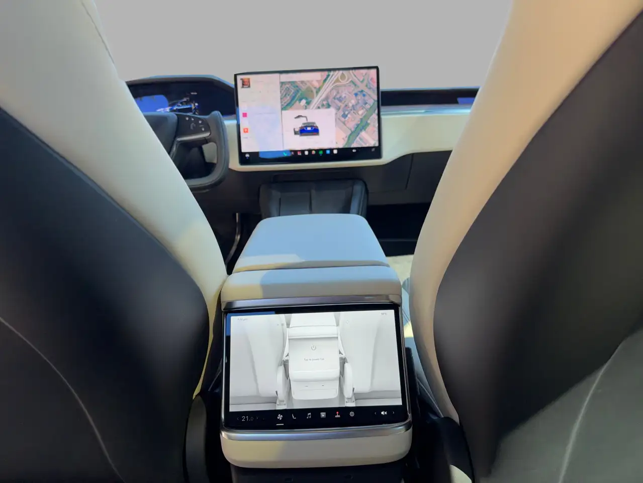 Tesla Model X - Image 12