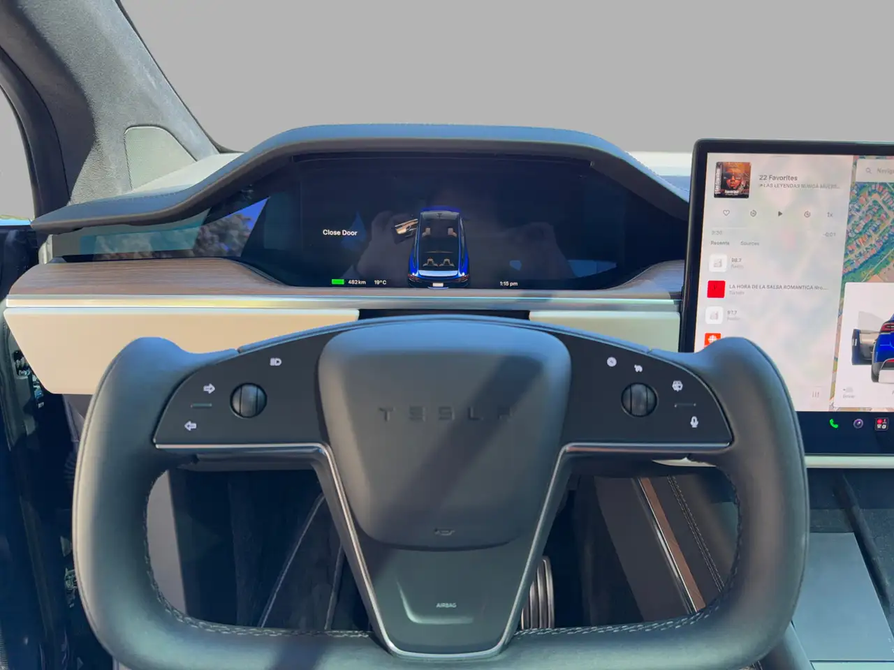 Tesla Model X - Image 13
