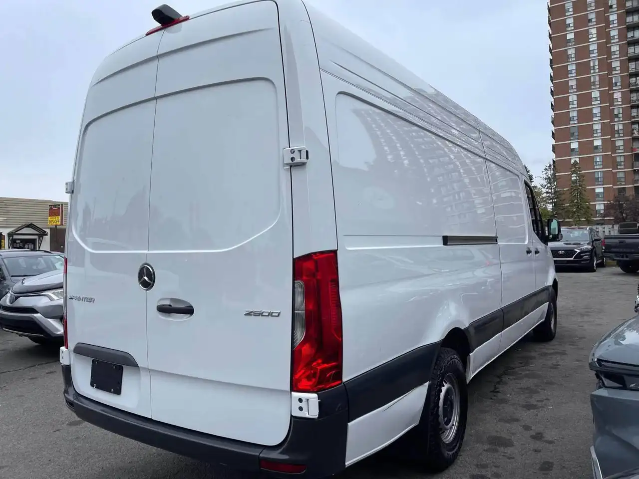 Mercedes-Benz Sprinter - Image 9