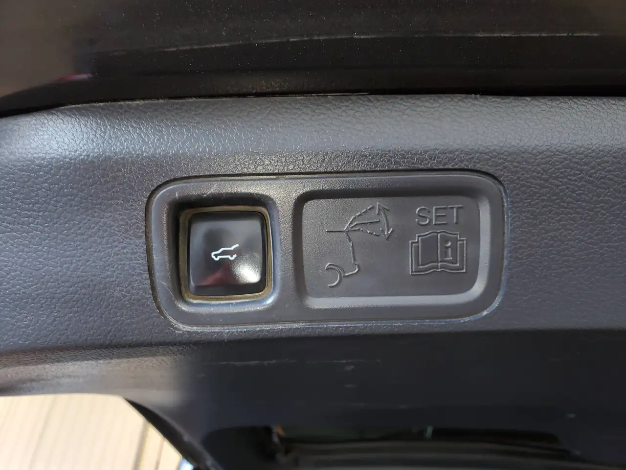 Ford Expedition - Image 11