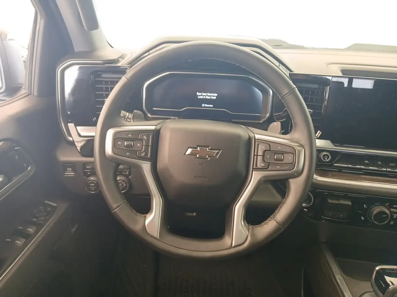 Chevrolet Silverado 1500 - Image 12