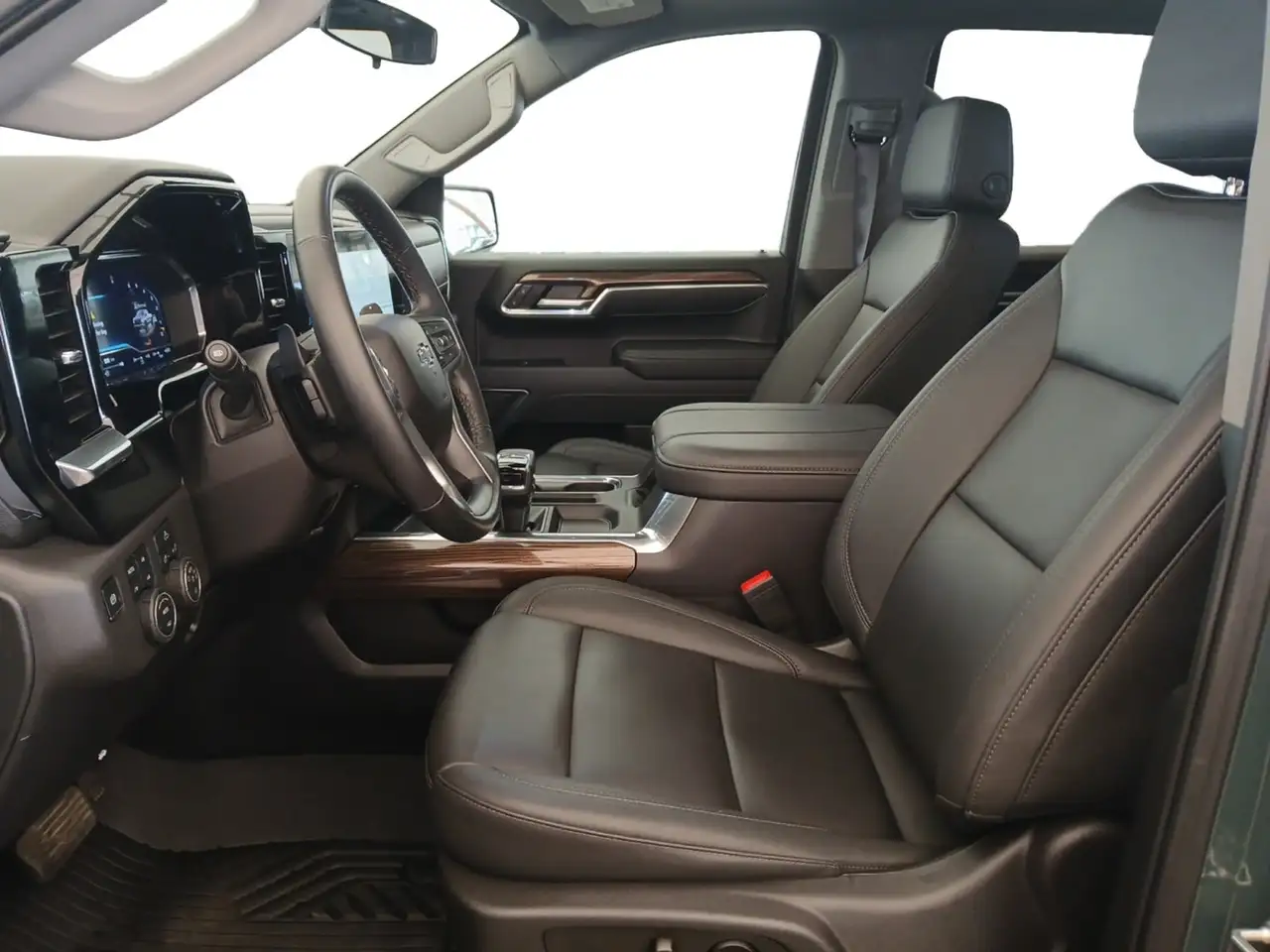 Chevrolet Silverado 1500 - Image 30