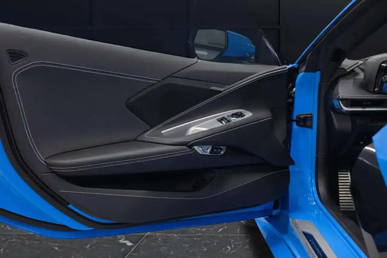 Chevrolet Corvette - Image 19