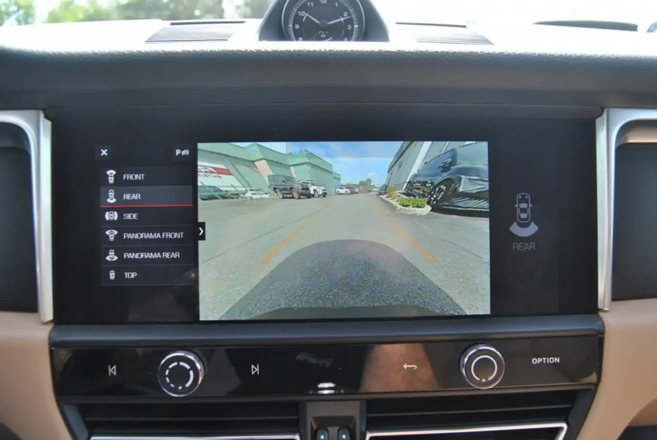 Porsche Macan - Image 18