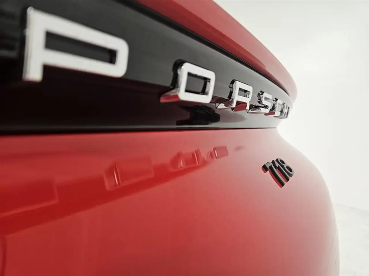Porsche 718 Cayman - Image 34