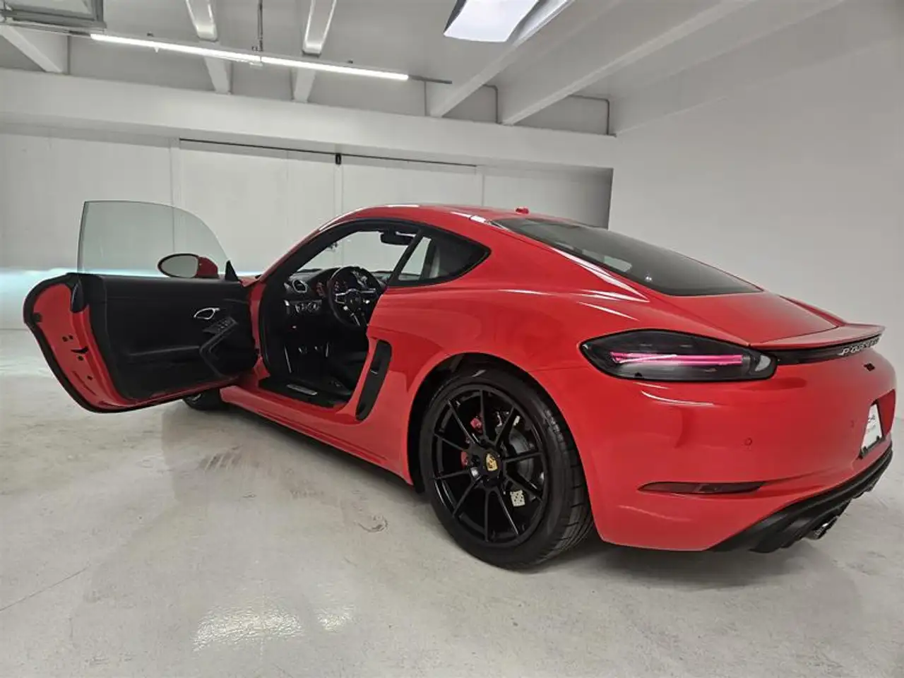 Porsche 718 Cayman - Image 10