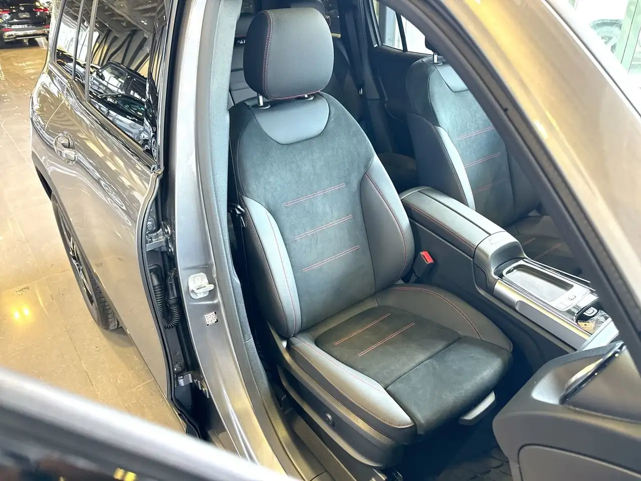 Mercedes-Benz GLB - Image 29