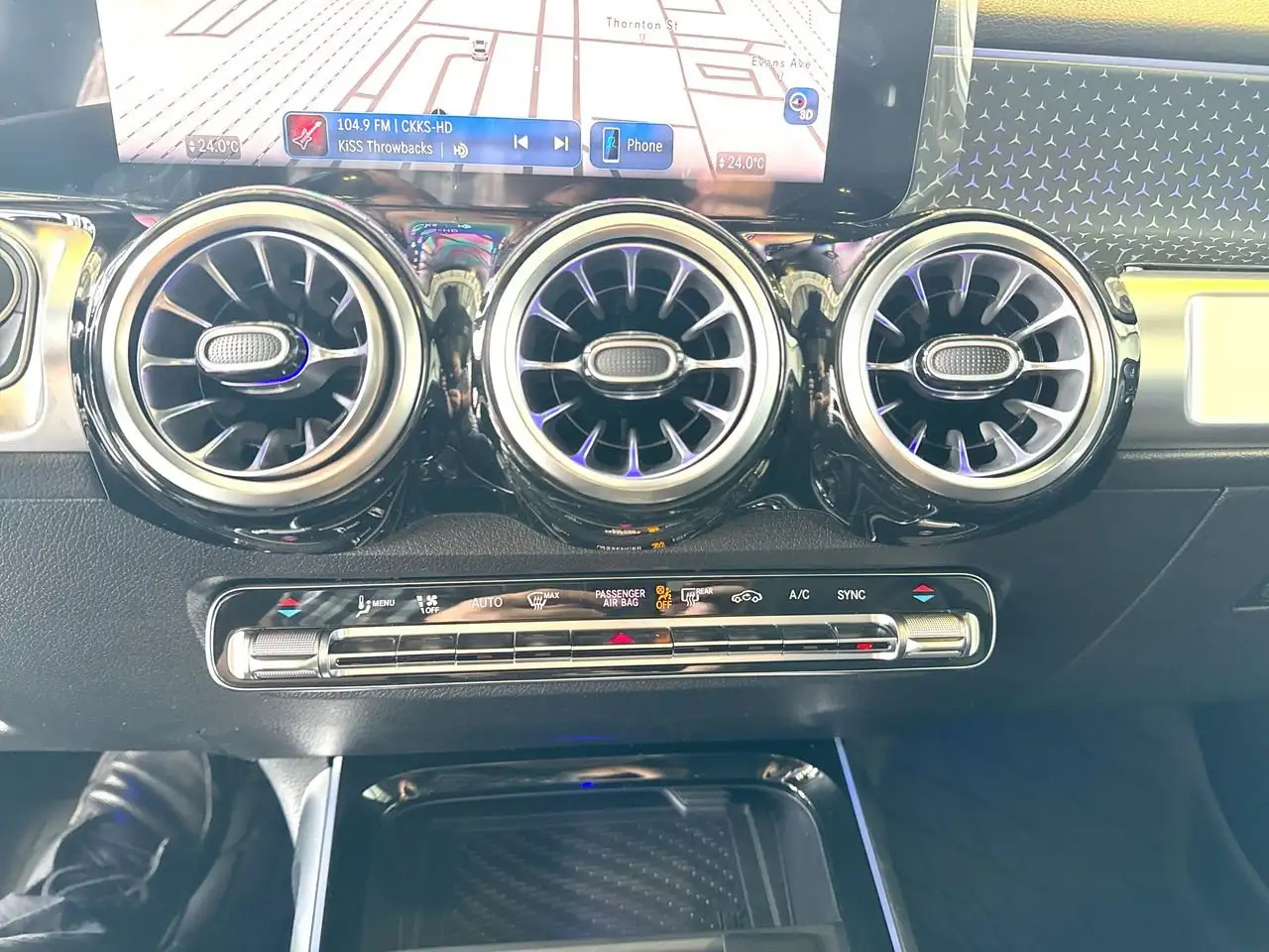 Mercedes-Benz GLB - Image 23