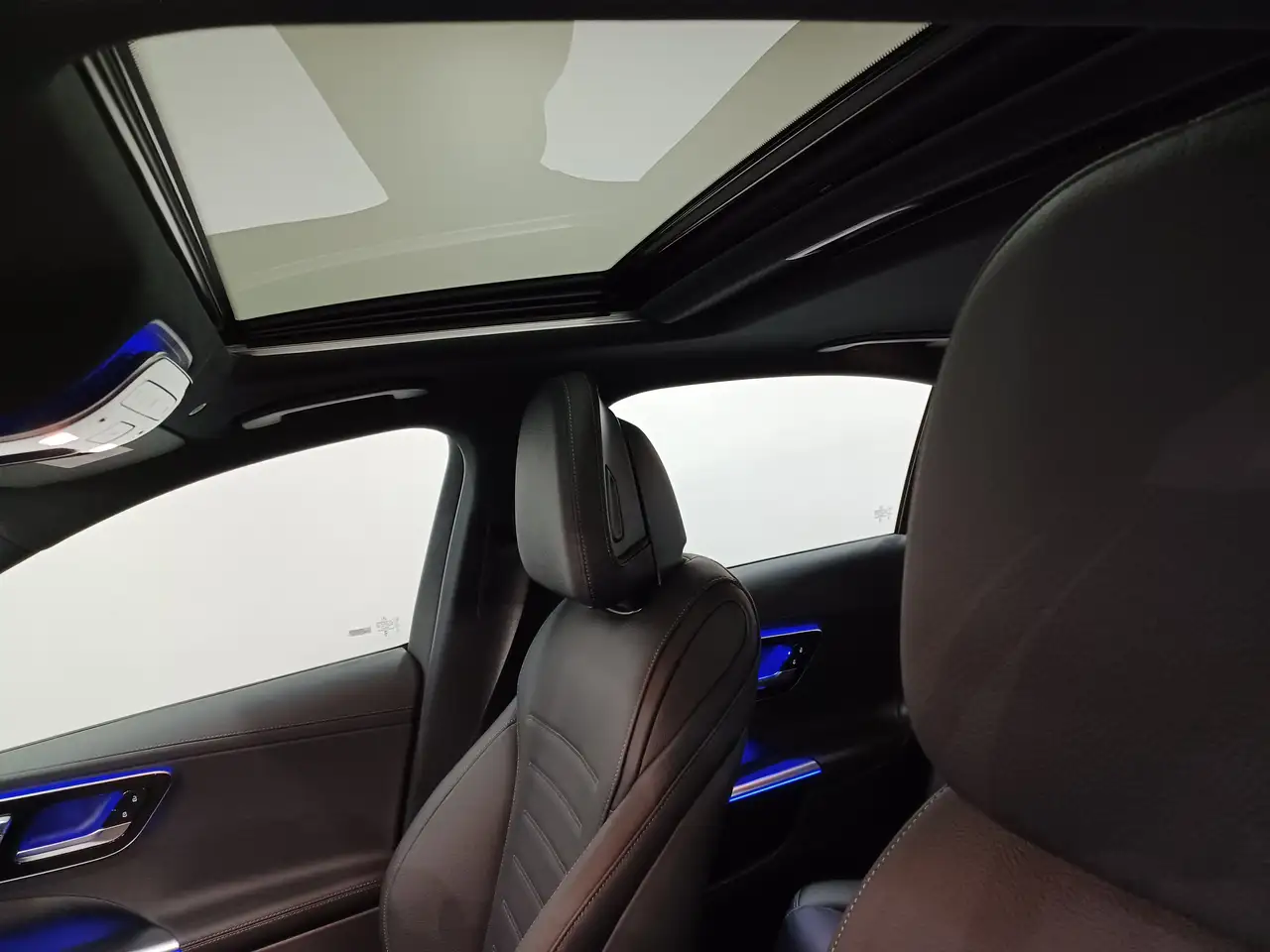 Mercedes-Benz C-Class - Image 18